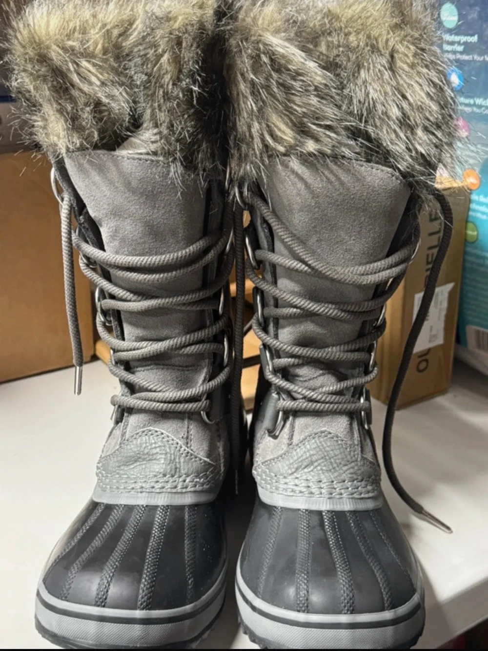 WINTER 🥶 is coming!- Sorel Gray Faux-Fur Trim Lace-Up Winter Boots